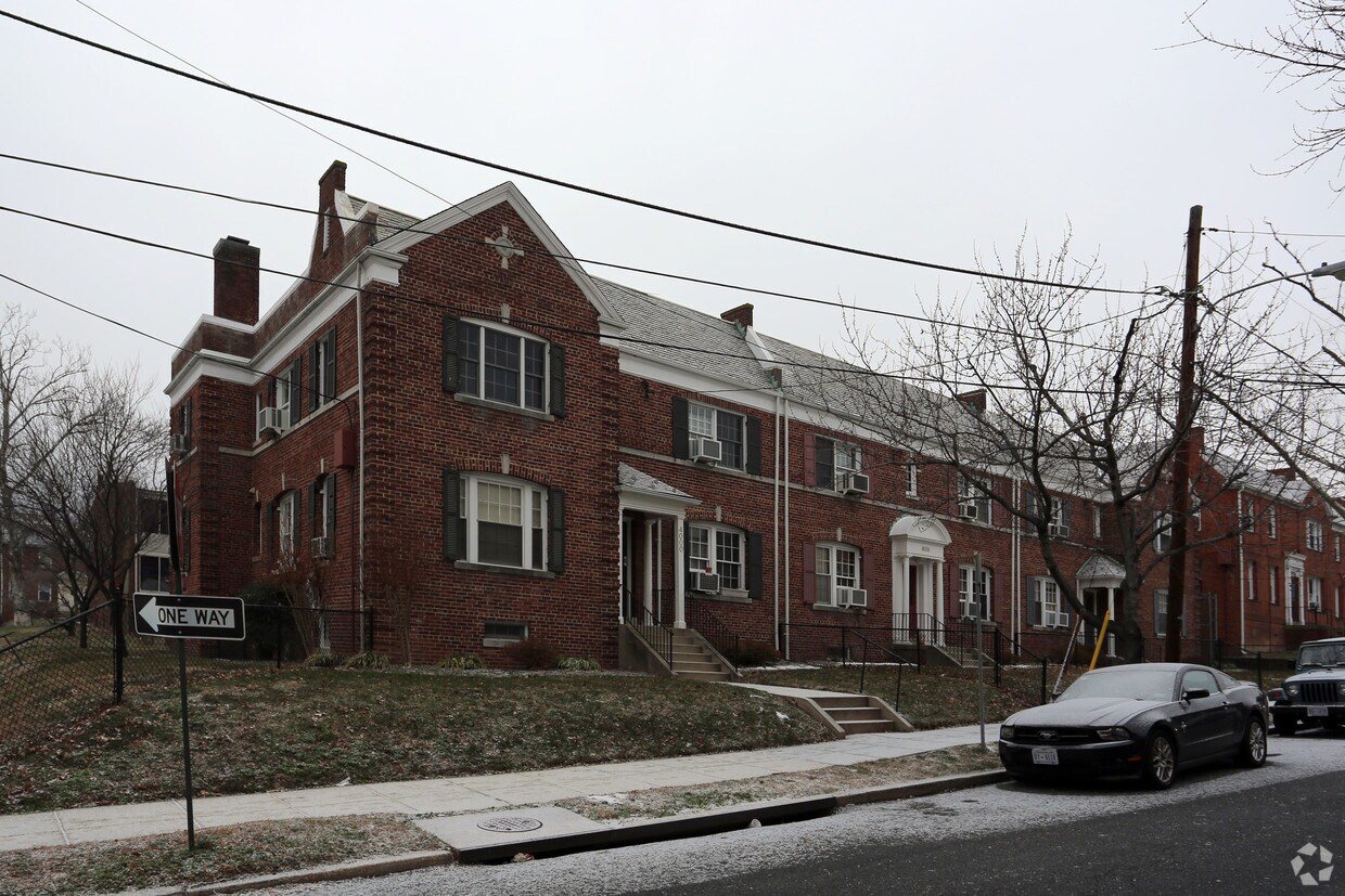Building Photo - 4000-4008 8th St NE