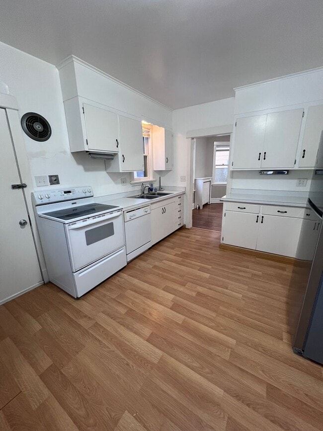 Foto del edificio - 625 N 16th Ave E