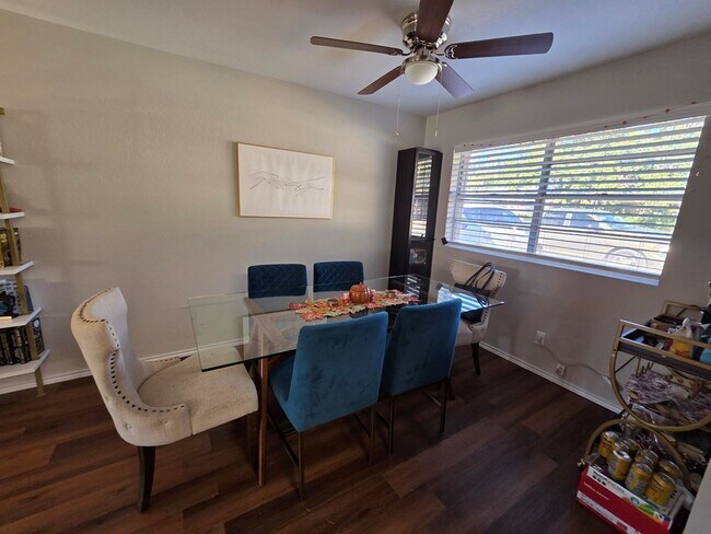 Foto del edificio - 120 Cynthia Dr