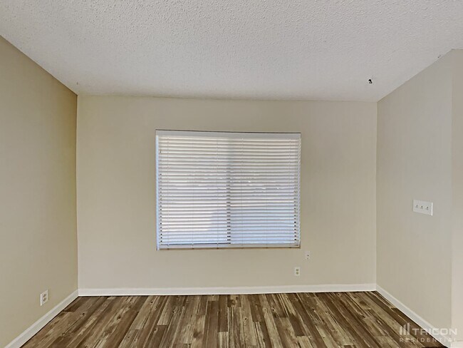 Foto del edificio - 2343 Lone Pine Dr