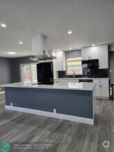 Building Photo - 5370 NW 29th Ct