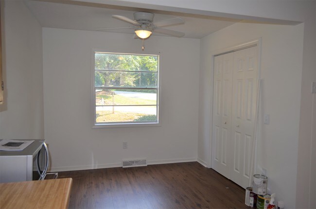 Building Photo - 110 Rose Ln
