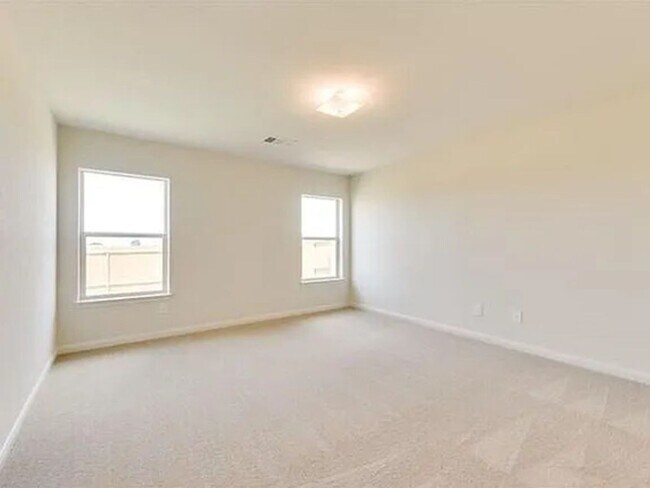 Building Photo - 1323 Chapman Dr