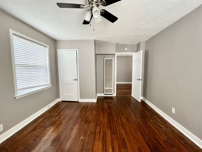 Primary Photo - Preleasing 1 bedroom/ 1 bath near Overton ...