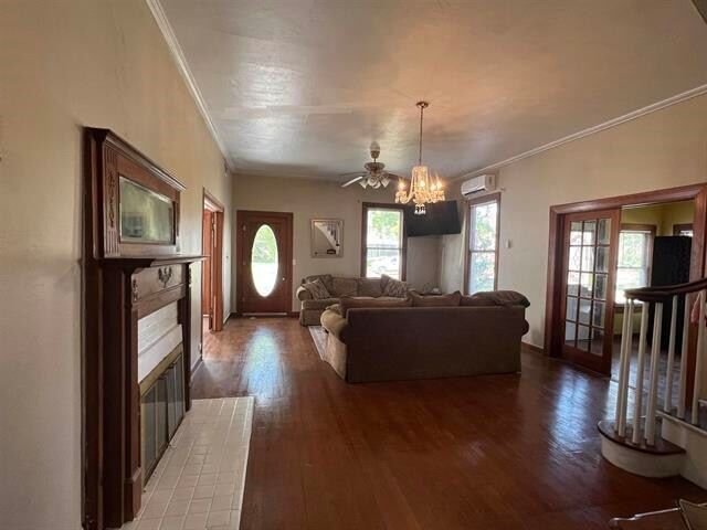 Foto del edificio - 305 W Main St