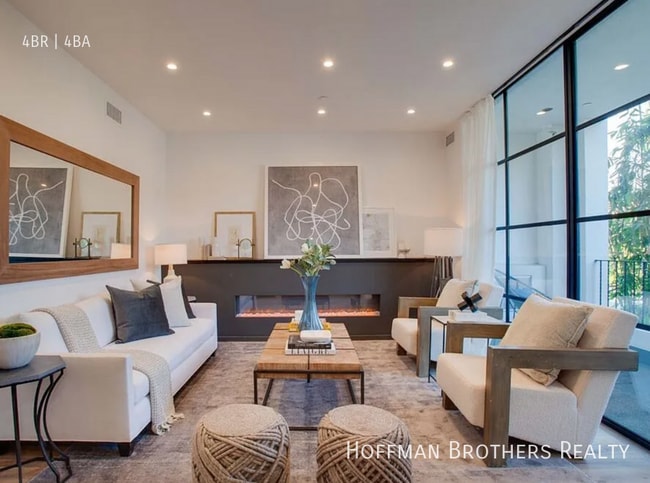 Building Photo - 1254 N Las Palmas Ave