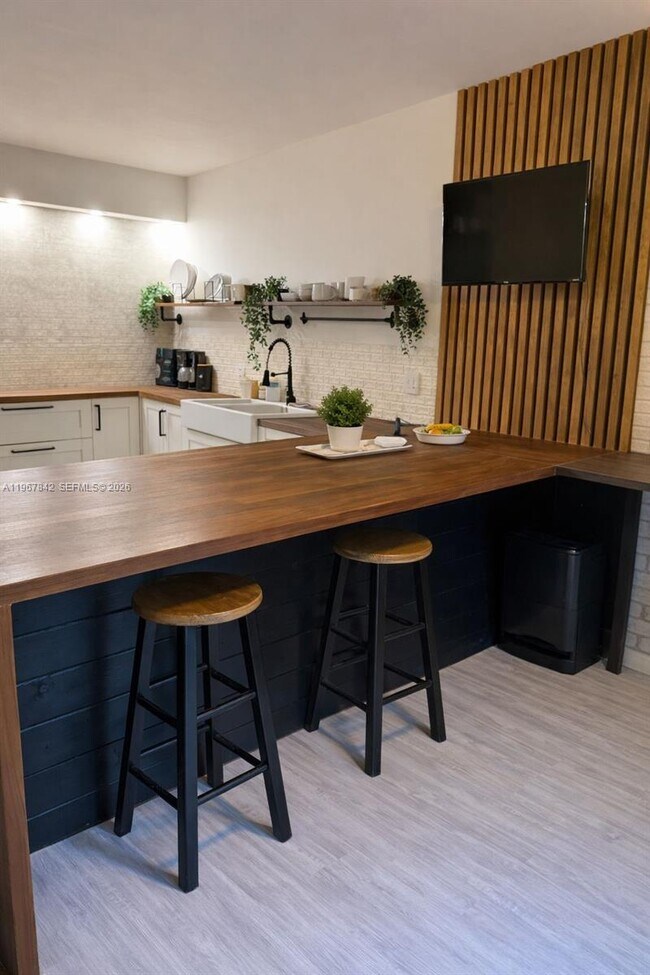 Foto del edificio - 283 Woodland Rd