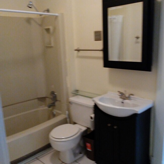 Foto del edificio - 1800 S College St