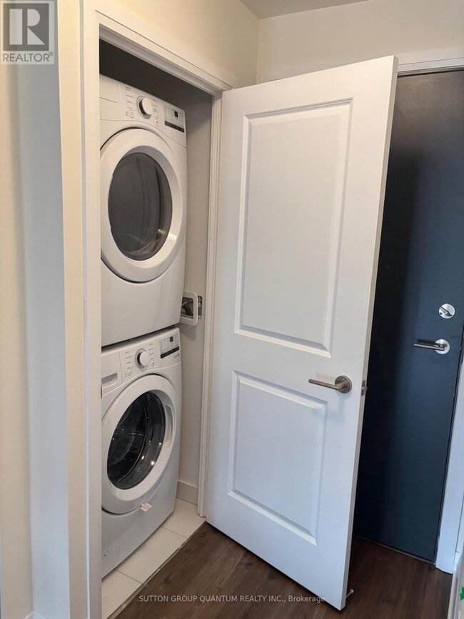 Photo du bâtiment - 3270 Sheppard Ave E