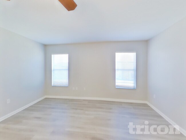 Foto del edificio - 2122 Center Way