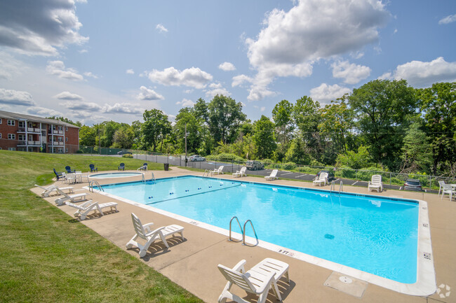 Pool - Allen Gardens