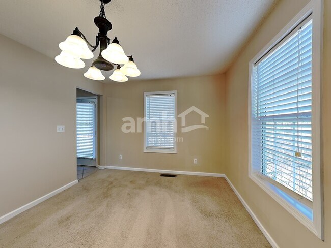 Foto del edificio - 76 Oak Springs Ln