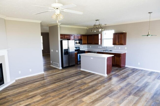 Foto del edificio - 14005 Kelly Dr