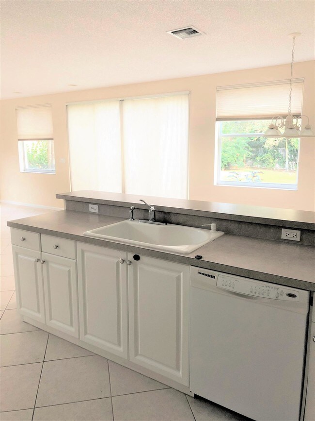 Building Photo - 1266  Gembrook Court