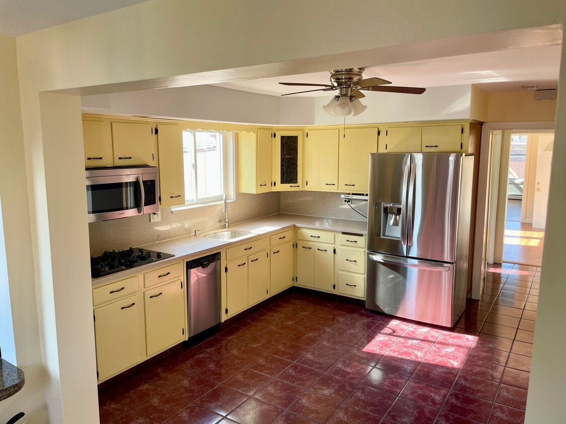 Cocina compartida. - 156 Kearny Ave