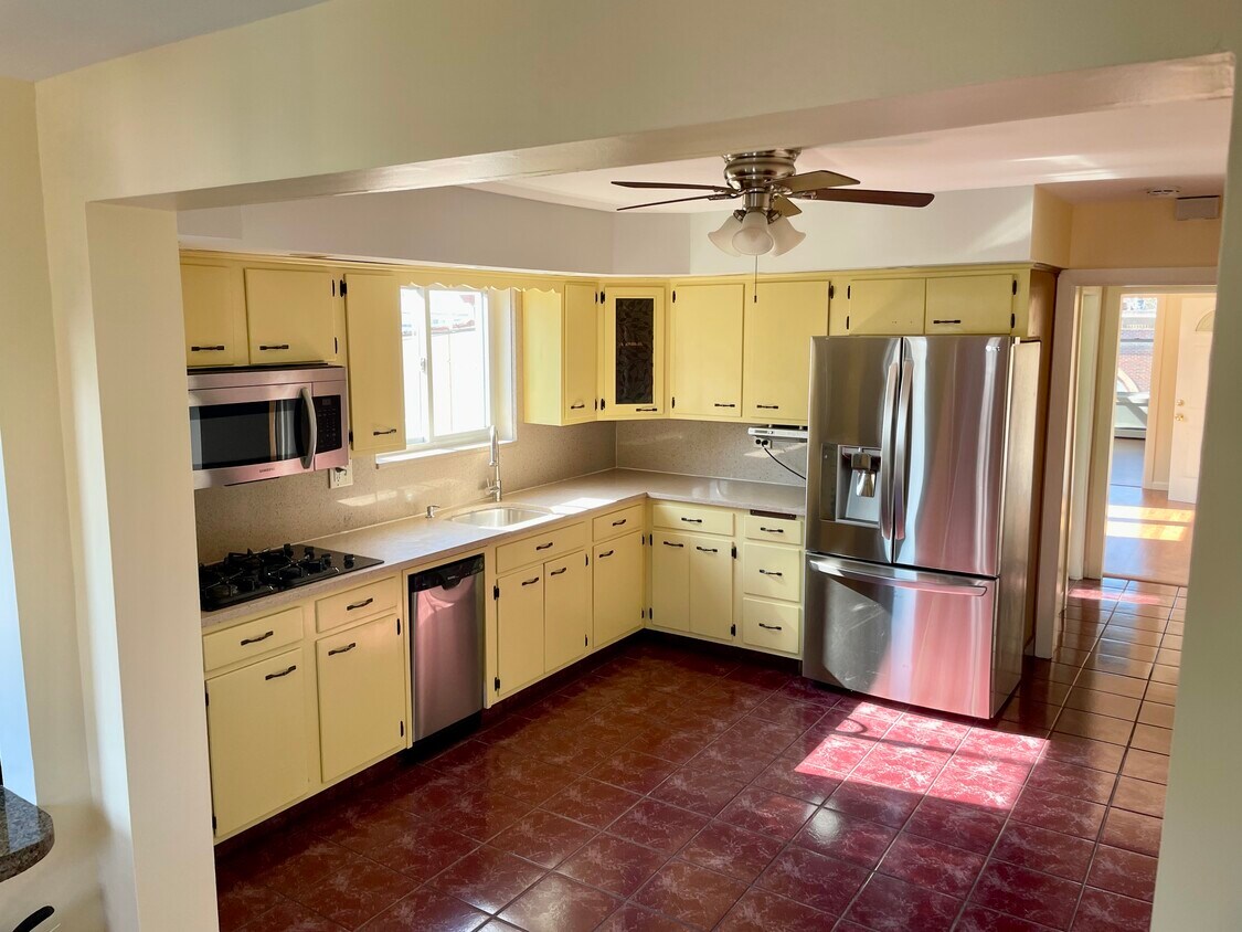 Shared kitchen. - 156 Kearny Ave