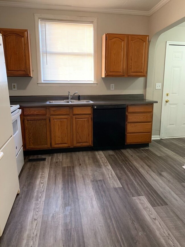 Building Photo - Pet Friendly 2 Story Single Family Home
