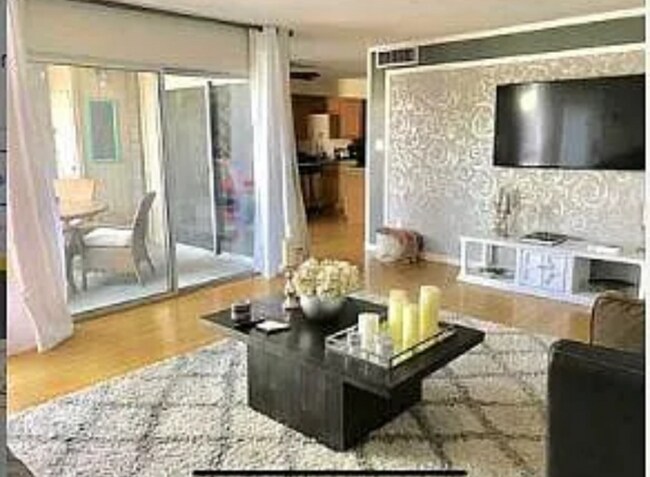 Foto del edificio - 1225 E Medlock Dr