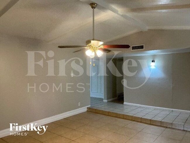 Building Photo - 418 Thistle Dr