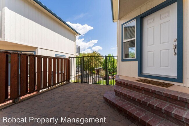 Building Photo - 3 br, 3 bath House - 1140 Thompson St