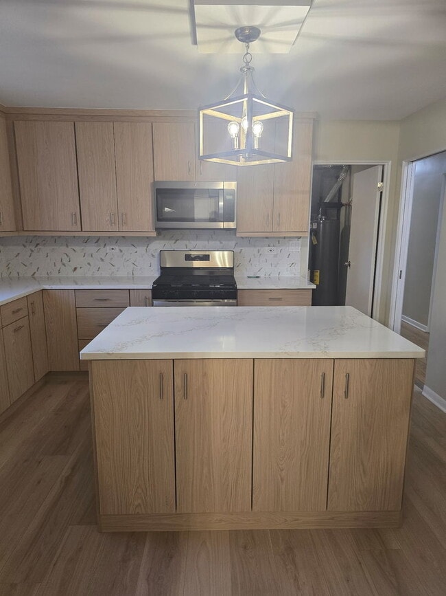 Building Photo - 4116 W 109th St