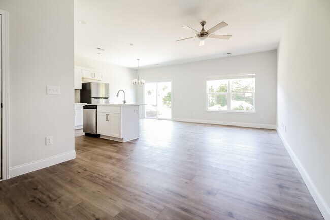 Building Photo - 126 Cannon Creek Drive, Duncan, SC