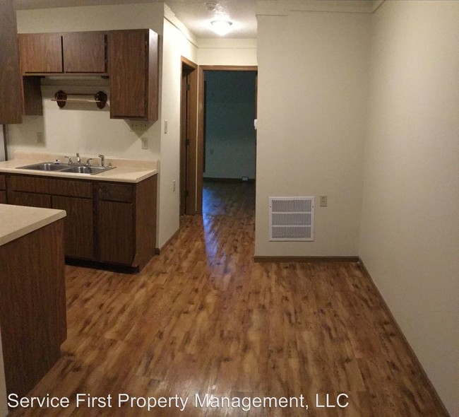 Building Photo - 510 Plaza Dr