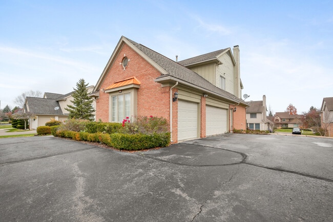 Foto del edificio - 6569 Whispering Woods Dr