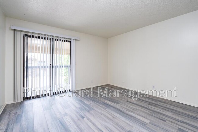 Foto del edificio - 2756 N Charles Ave