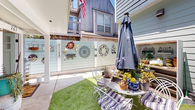 Foto del edificio - Spacious 3 Bed Coronado Home Available Unf...
