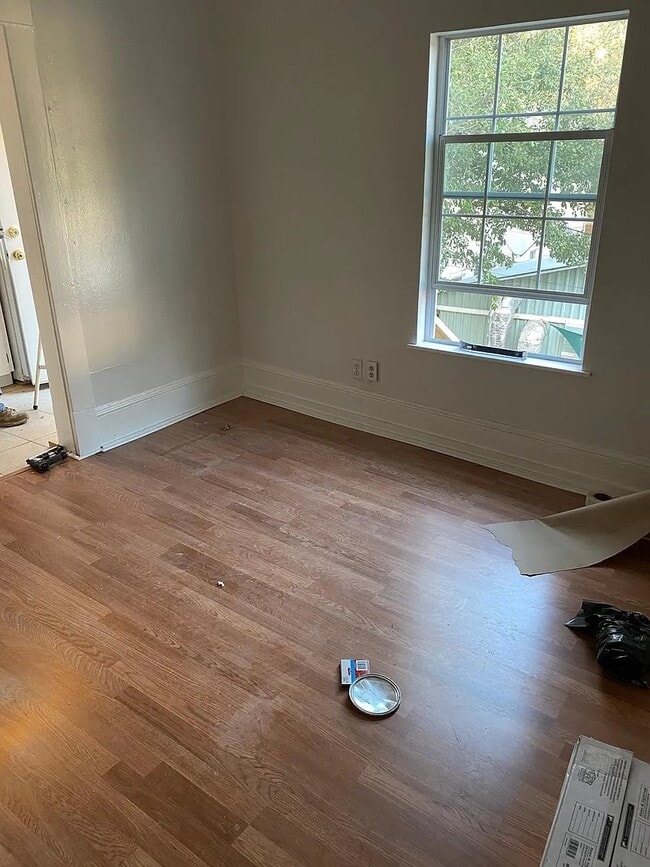 Building Photo - 304 Welch St