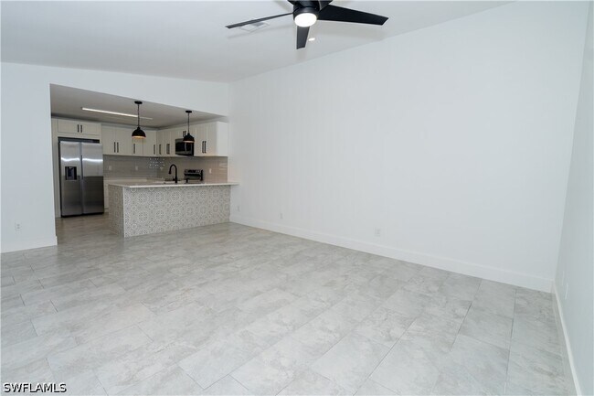 Foto del edificio - 6306 Royal Woods Dr