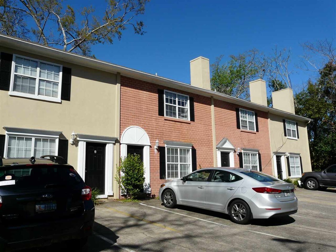 Foto principal - 632 St Augustine St