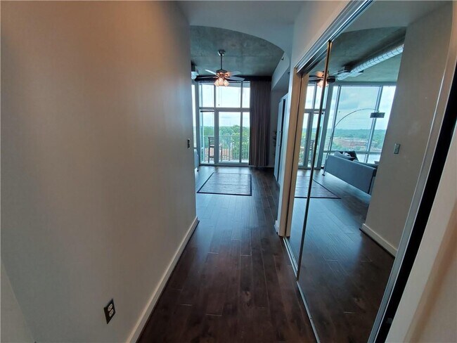 Foto del edificio - 943 Peachtree St NE
