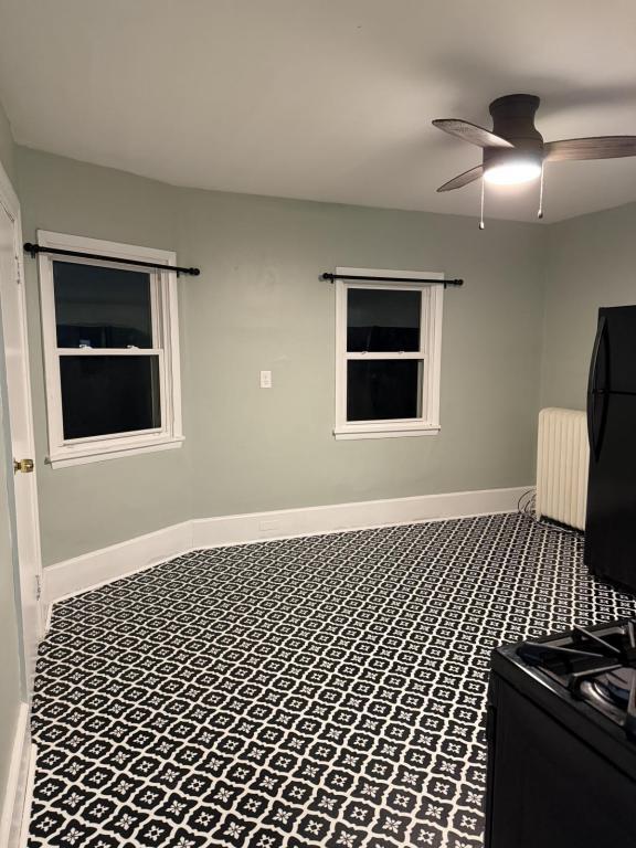 Foto del edificio - 214 Logan Blvd