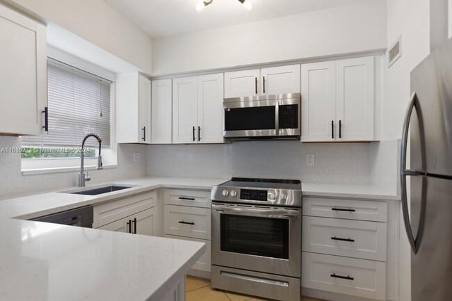 Building Photo - 5450 SW 76th St