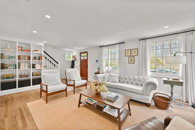 Building Photo - 104 Roton Ave