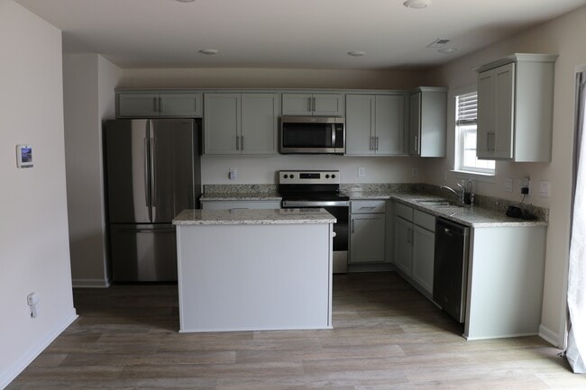 Building Photo - 901 Riverstone Dr