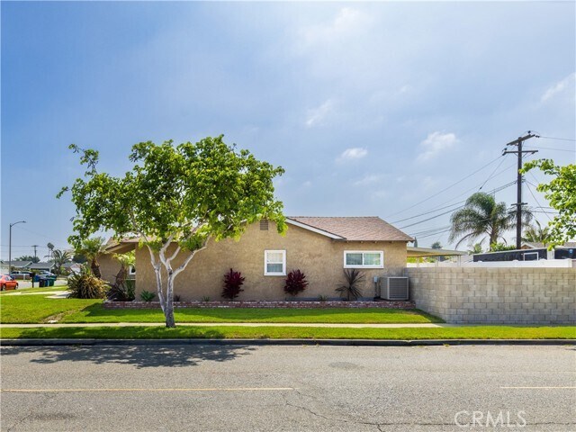 Building Photo - 5532 Vallecito Ave