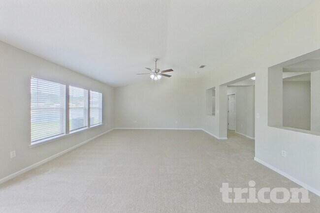Foto del edificio - 11238 Justin Oaks Dr N