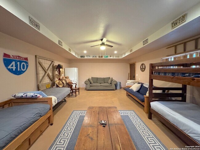 Foto del edificio - 104 Canteen