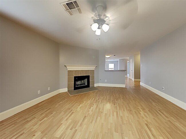 Foto del edificio - 6339 Macquarie Dr