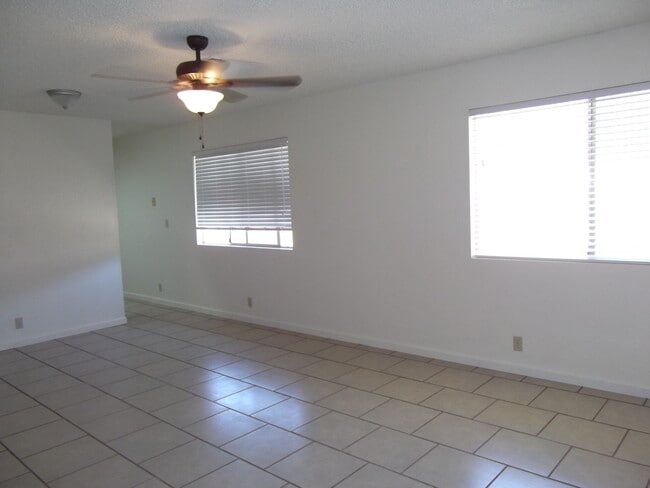 Building Photo - 616 Crosby Ln