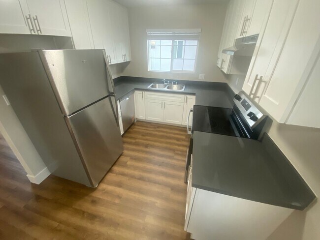 Foto del edificio - 637 Shepherd Ave