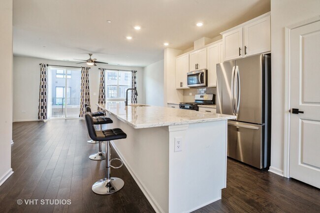 Building Photo - 2231 Parkside Dr
