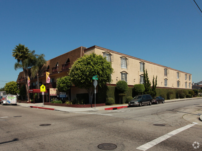 Building Photo - Hawthorne Chateau Apartments