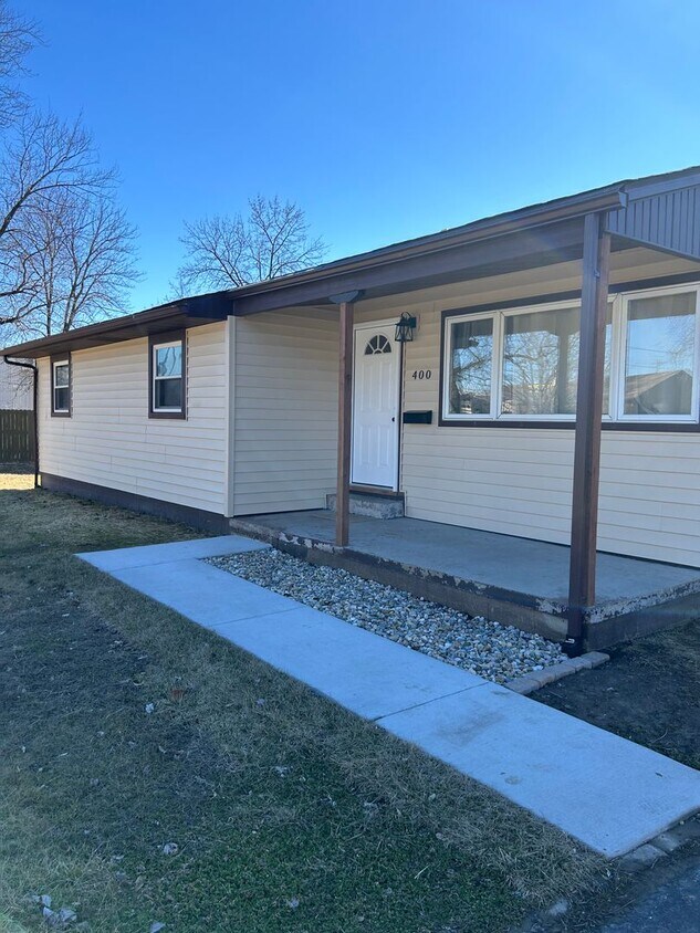 Primary Photo - 400 Meadow Ln