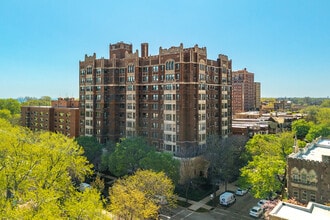 Building Photo - 6901 S Oglesby Ave