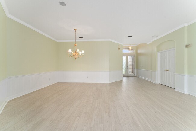 Building Photo - Spacious 5/4 Pool Home Pool with Beautiful...