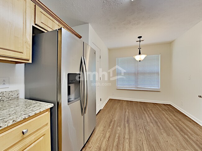 Foto del edificio - 916 Springs Hill Way